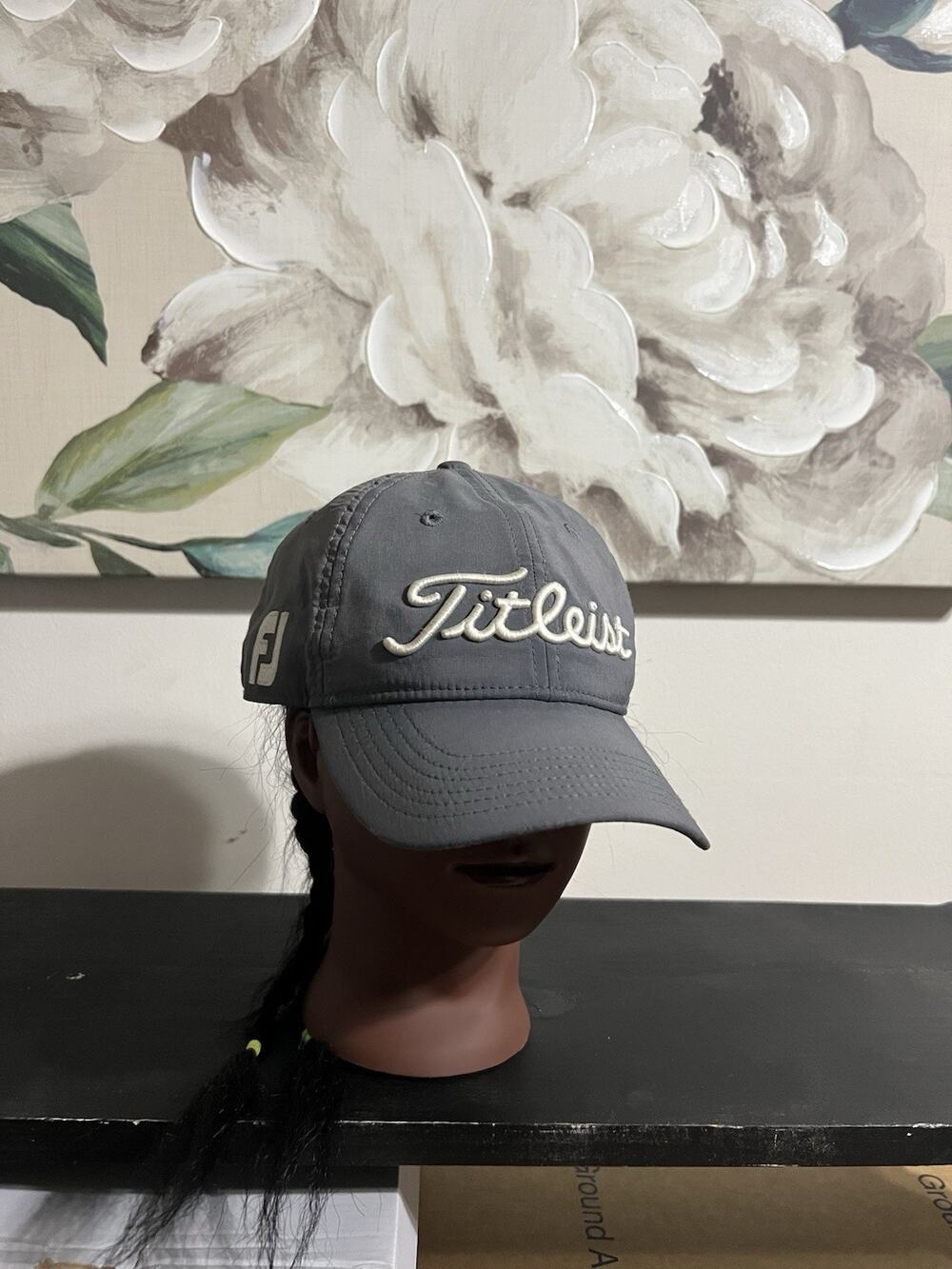 TITLEIST Pro V1 Golf Hat Men's Grey Moisture Wicking Adjustable Cap Lightweight